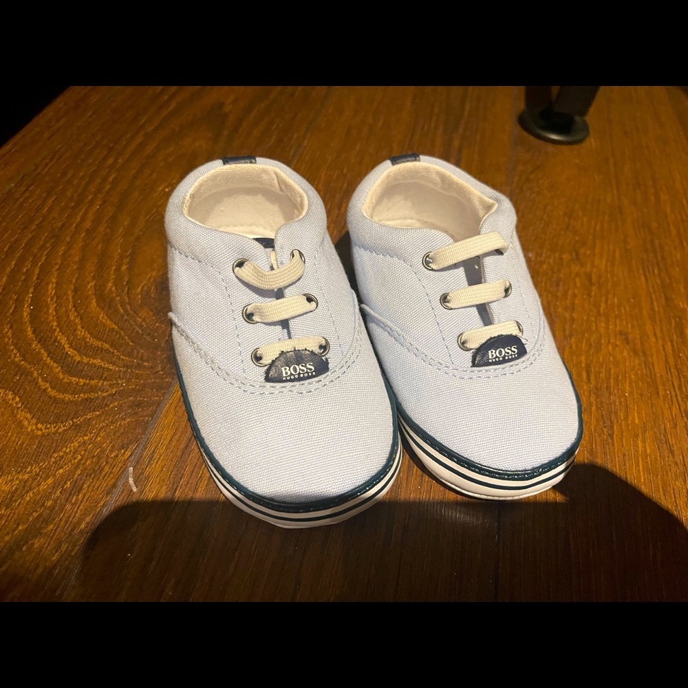 Boss shoes size 4
